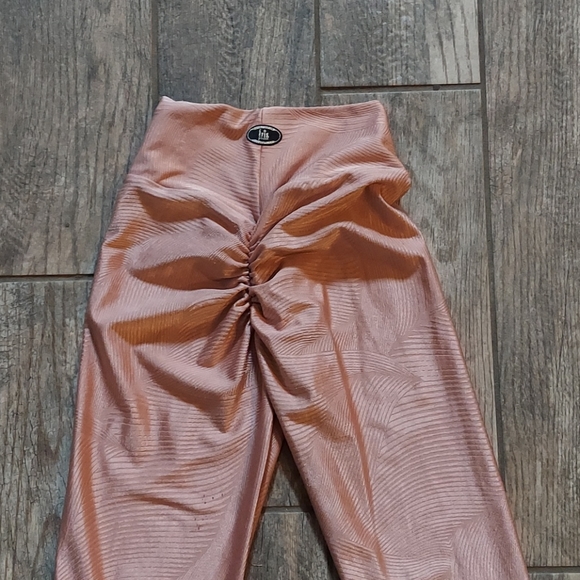 Nude Scrunch Butt Leggings - Picture 3 of 3